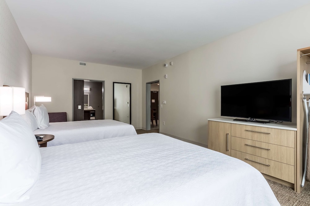 Suite, 2 Queen Beds, Accessible, Non Smoking (Mobility & Hearing, Roll-in Shower) photo 2