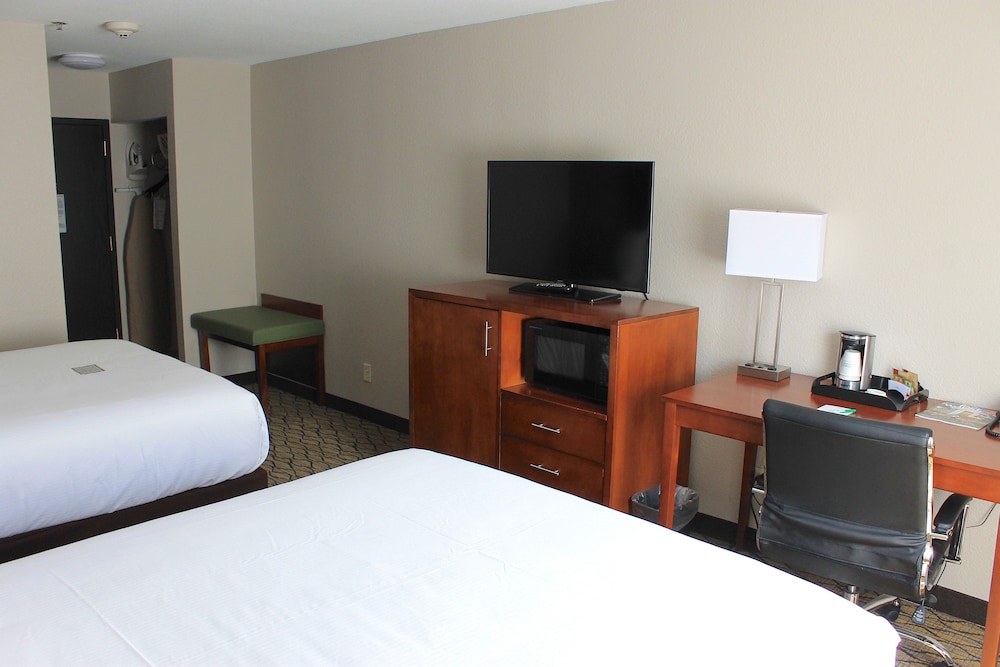 Room, 2 Queen Beds, Non Smoking - Photo 3