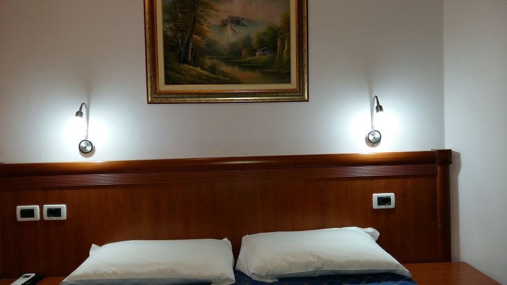 Economy Double or Twin Room photo 3