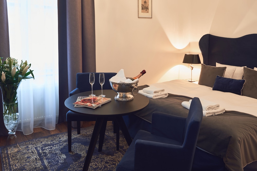 Standard Double Room Single Use, 1 Queen Bed, Non Smoking, City View photo 1