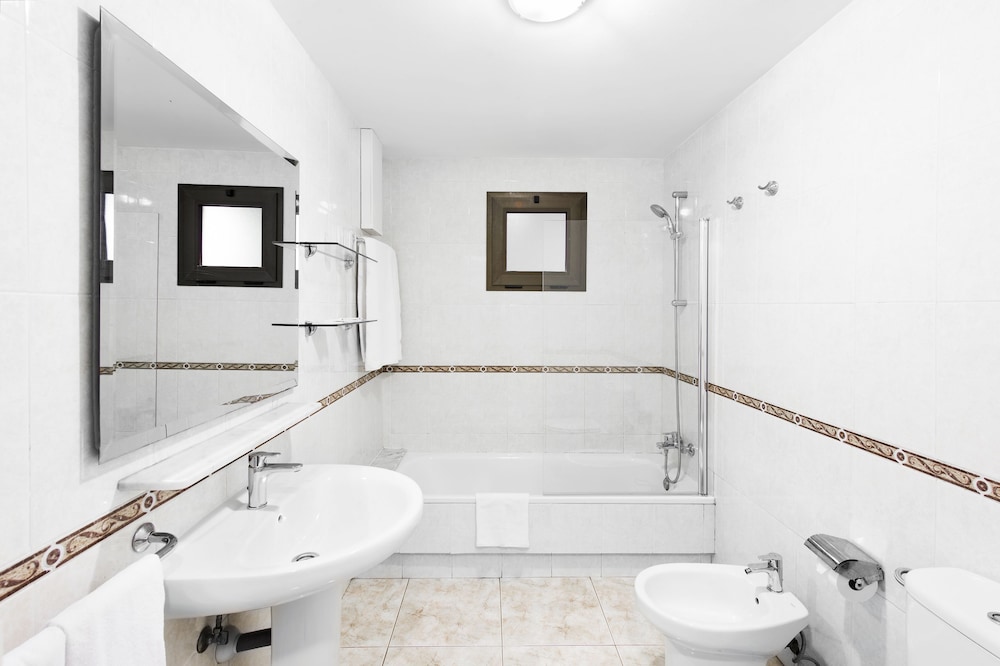 Apartment, 1 Bedroom, Pool View (2 adults) - Photo 5