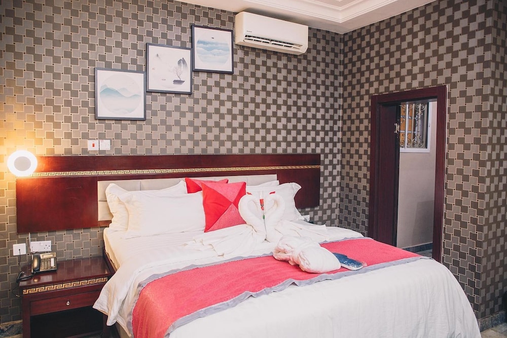 Deluxe Room - Photo 8