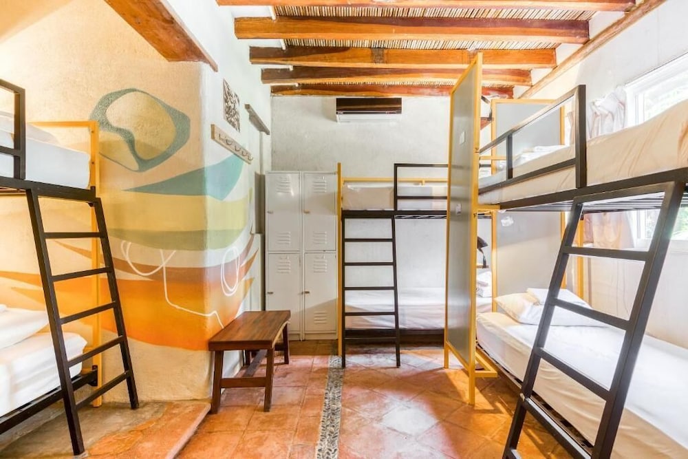 Bed in 6 Bed Mixed Community Dorm