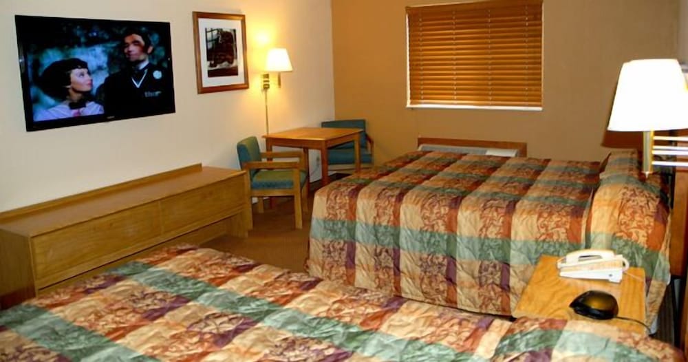 Standard Double Room, 2 Queen Beds photo 2