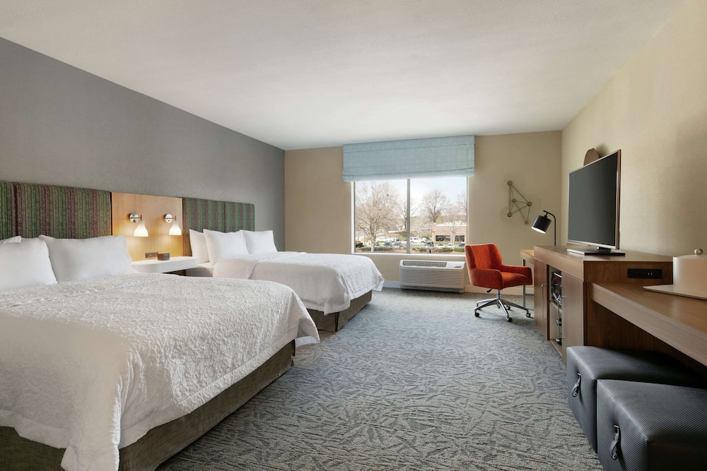 Room, 2 Queen Beds, Accessible, Bathtub photo 2