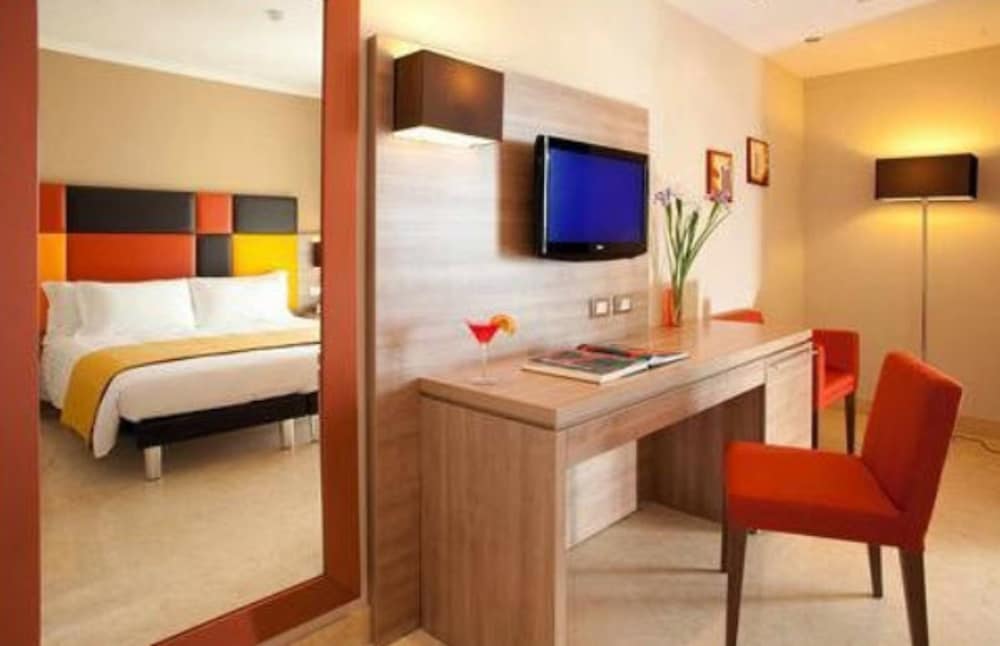 Family Double Room (2 Adults + 1 Child, No 3 Adults) photo 2