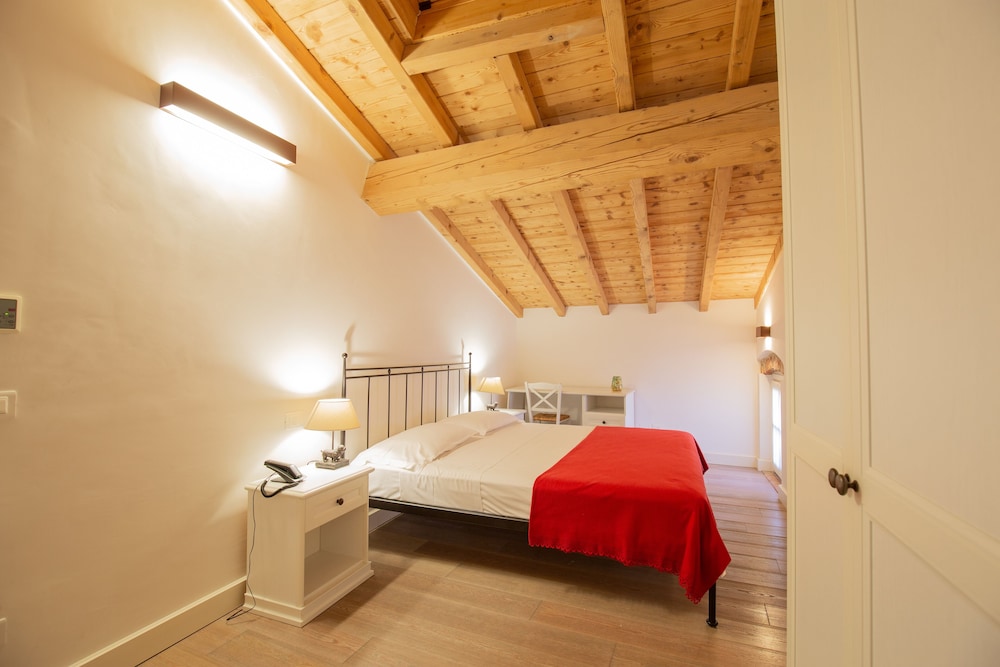 Classic Apartment, 2 Bedrooms photo 3