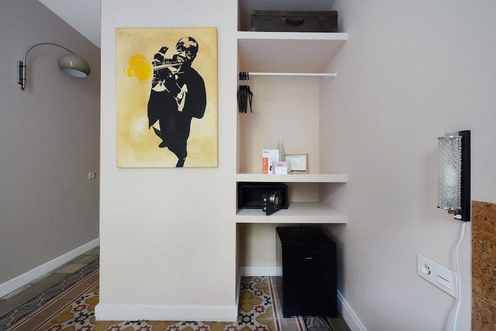 Small Room photo 2