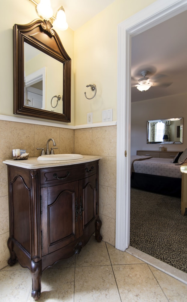 Chatham Executive Suite thumbnail 6