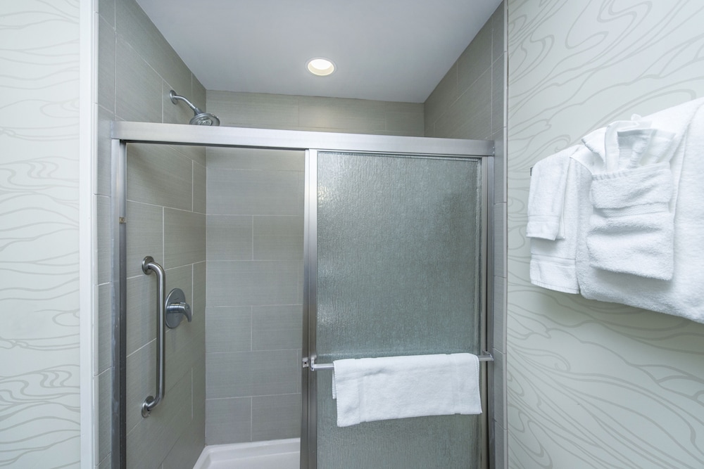Standard Room, 2 Queen Beds - Photo 6