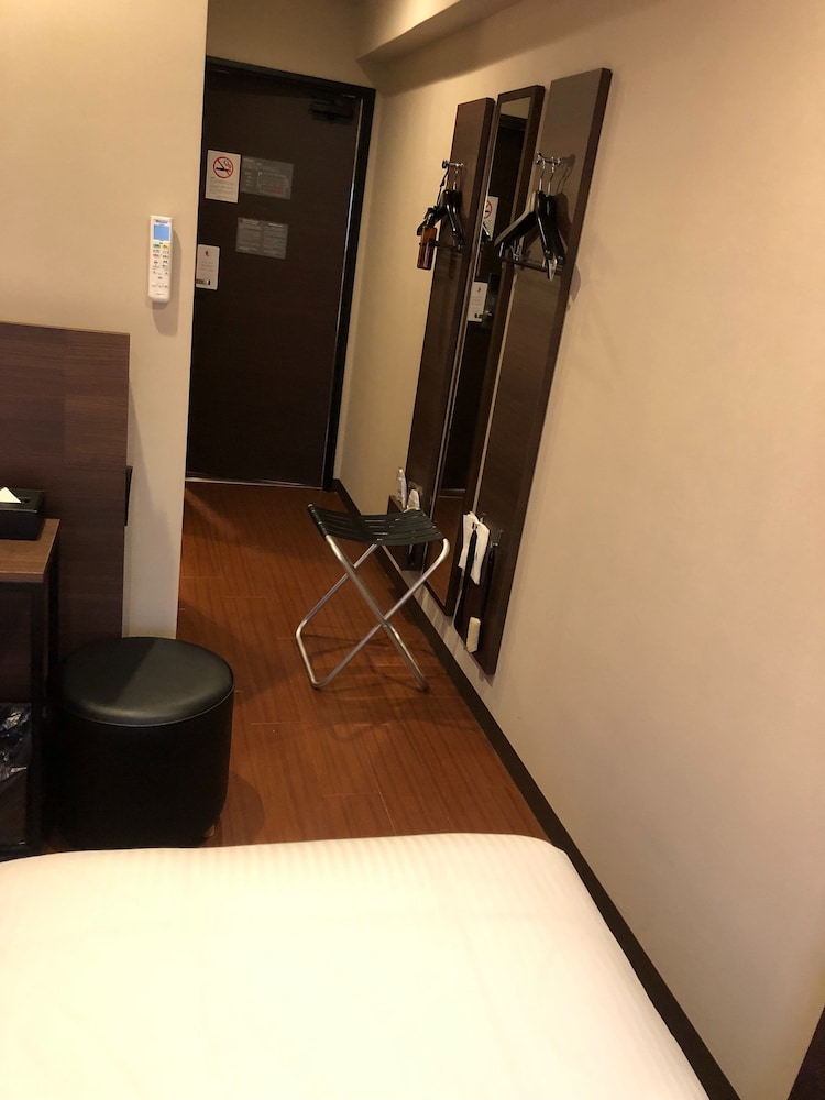 Twin Room with Shower Booth, Non Smoking photo 3