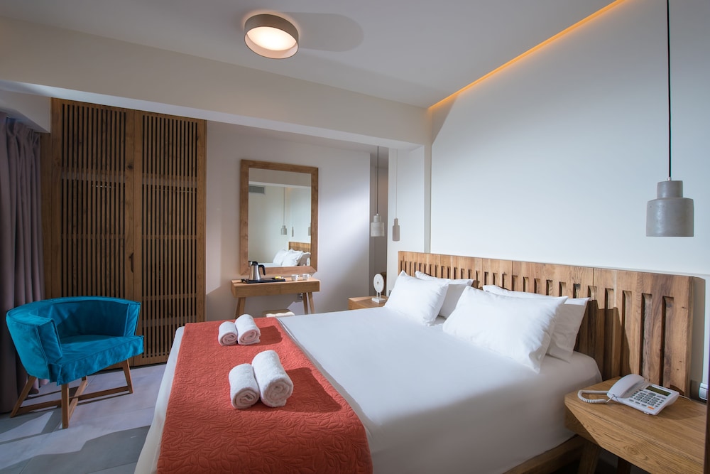 Classic Double Room, Partial Sea View (Central / Annex)