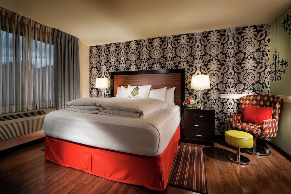 Room, 1 King Bed, Accessible - Photo 1