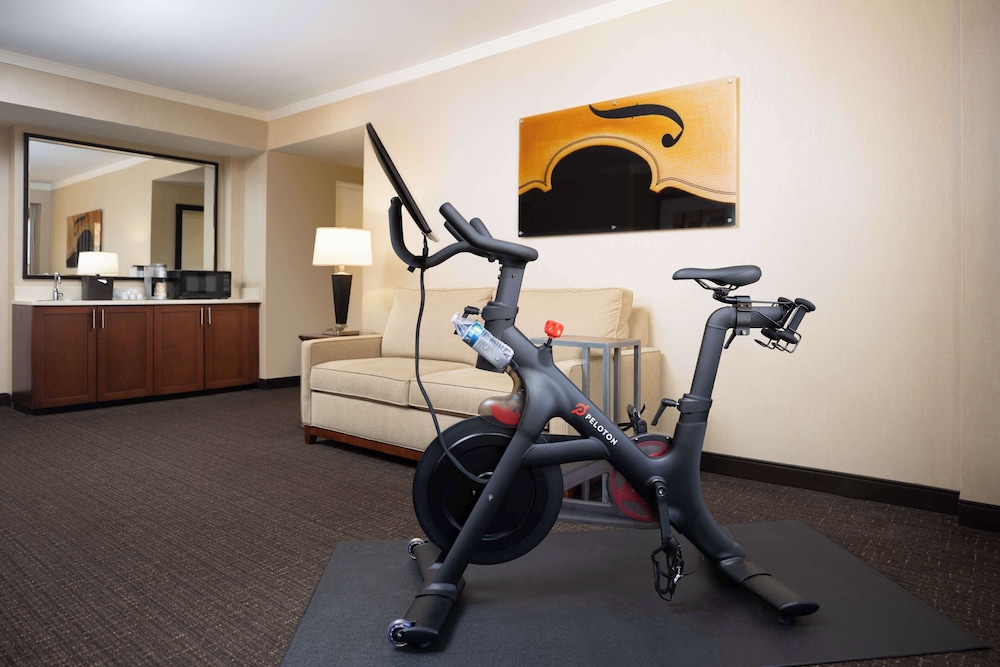 Suite, 1 King Bed (Peloton Bike) - Photo 3