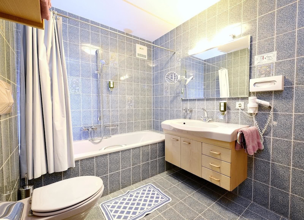 Apartment, 2 Bedrooms, Balcony (A) photo 2