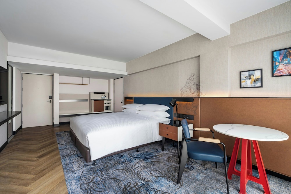 Deluxe Studio Suite, 1 King Bed, City View