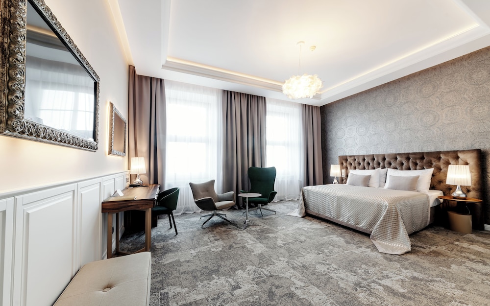 Executive Double Room, Bathtub - Photo 1
