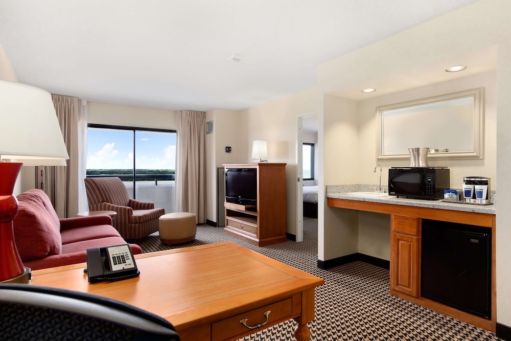 Suite, 1 Bedroom, Accessible (One King Bed) photo 2