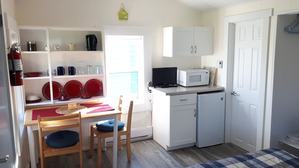 Comfort Cabin, 1 Queen Bed, Kitchenette, Ocean View photo 3