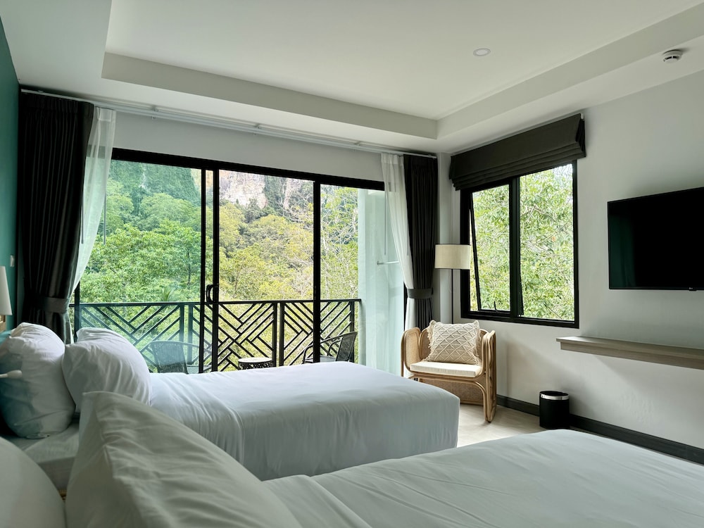 Premium Studio Suite, 2 Twin Beds, Mountain View - Photo 9