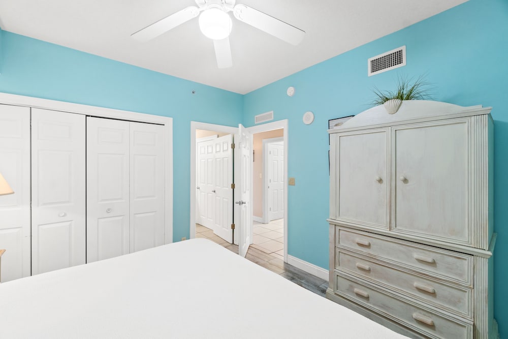 Condo, 3 Bedrooms, Beach View (402W)