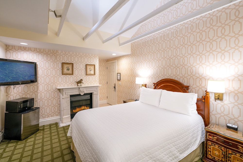 Classic Room, 1 Queen Bed, Fireplace
