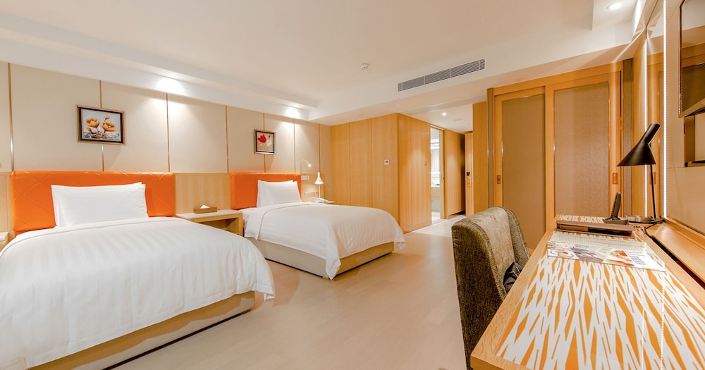 Deluxe Grand Room, Twin Beds (Partly Non-Smoking Room (with closed window)) photo 1