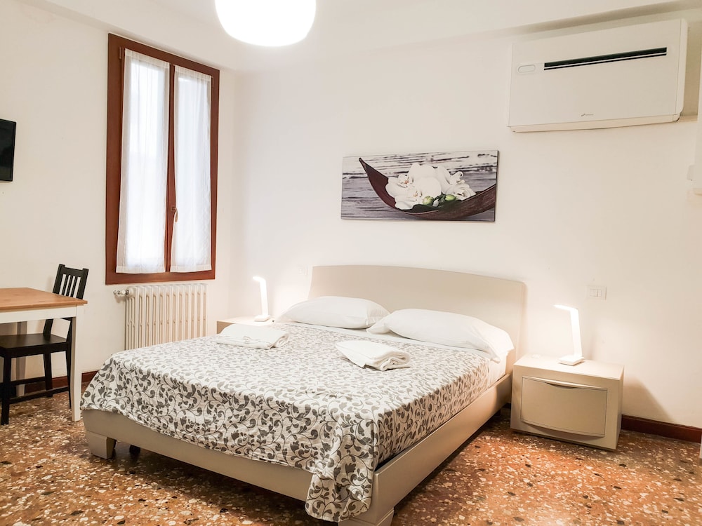 Standard Double Room, Ensuite photo 3