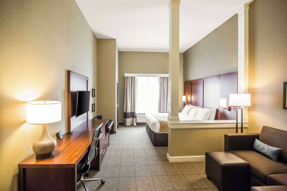 Suite, 1 King Bed with Sofa bed, Accessible, Non Smoking photo 1