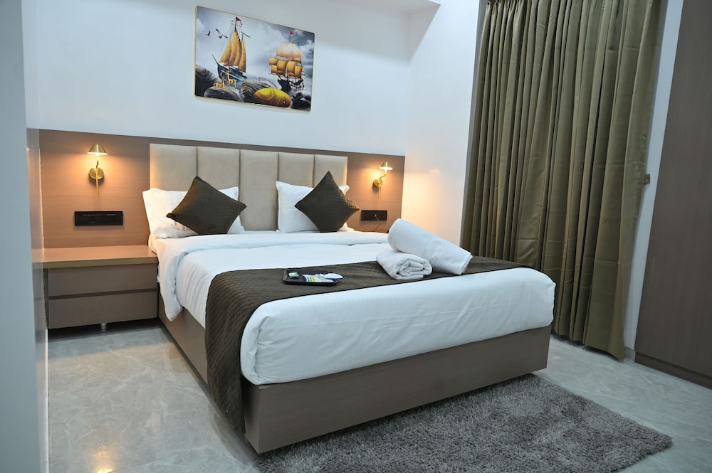 Deluxe Double or Twin Room, City View