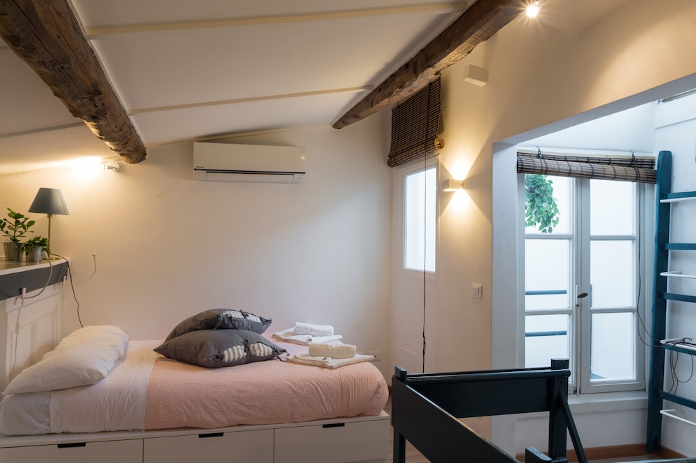 Romantic Studio