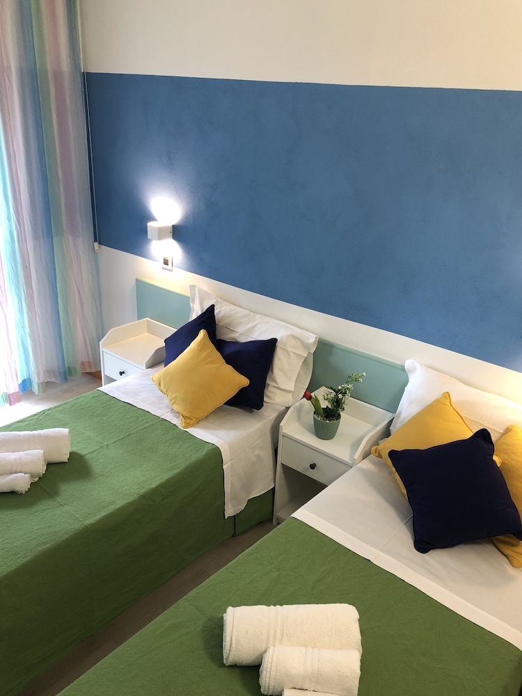 Economy Double Room, 1 Bedroom, Balcony photo 3