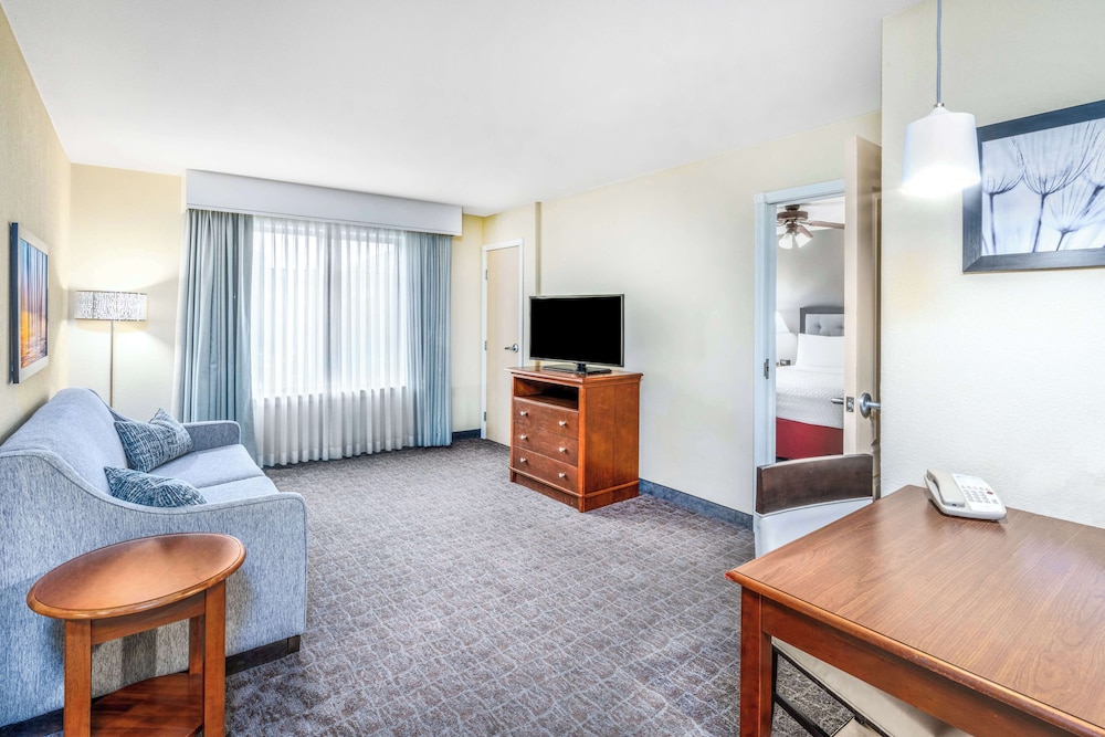 Suite, Accessible, Bathtub (Mobility & Hearing) - Photo 8