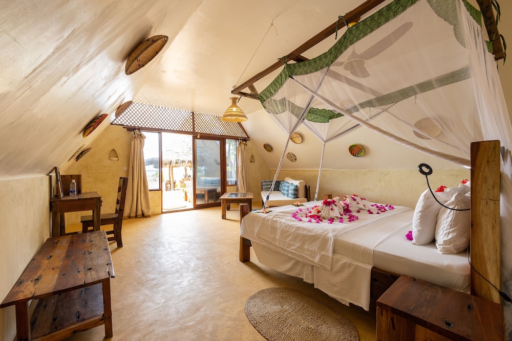 Romantic Double Room, 1 King Bed, Non Smoking, Ocean View photo 1