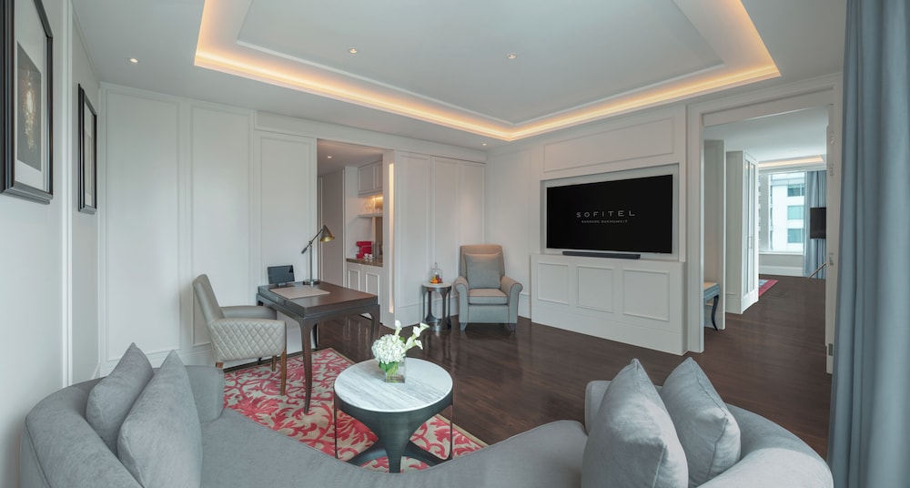 IMPERIAL SUITE, 1 King Size Bed, Living and Dining Room, Study Room, Club Millésime Access