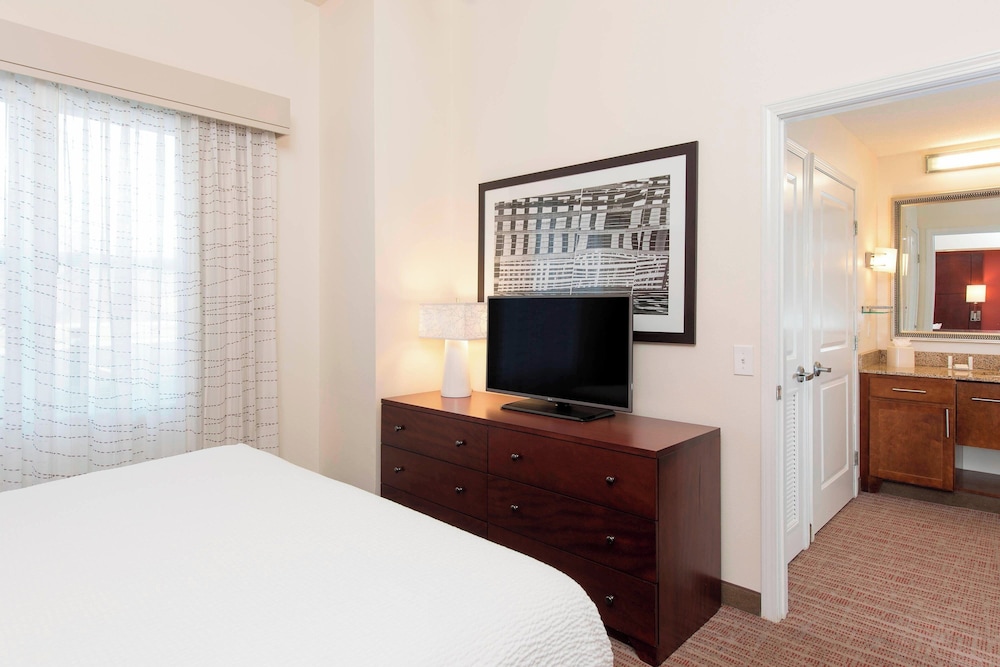 Suite, 1 Bedroom - Photo 1