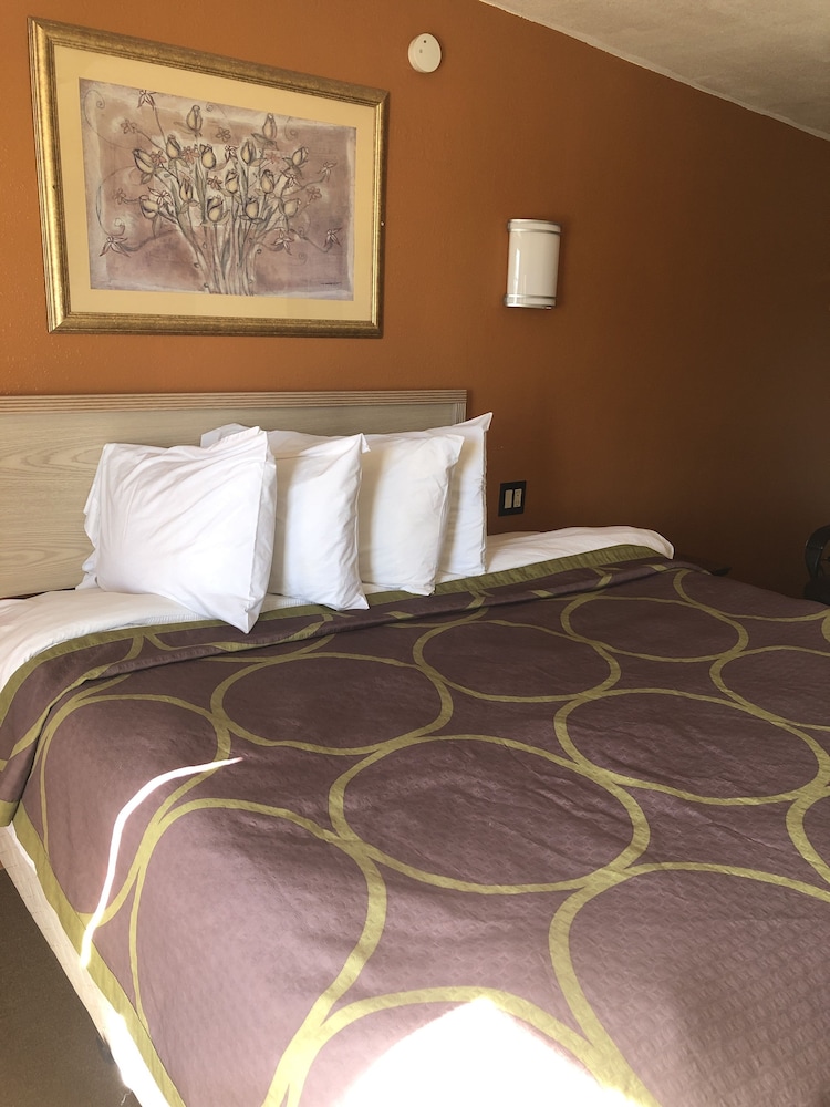 Standard Room, 1 King Bed, Accessible photo 3