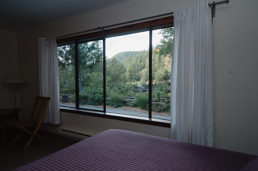 Standard Cottage, Multiple Beds, Refrigerator, Lagoon View photo 3