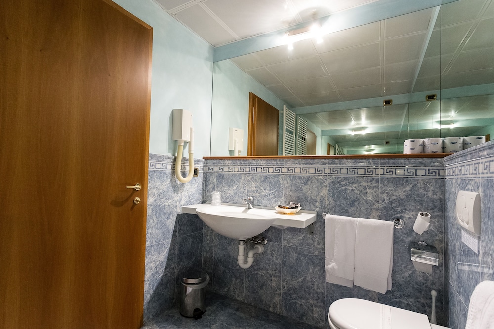Superior Double or Twin Room, Balcony (or terrace) photo 2