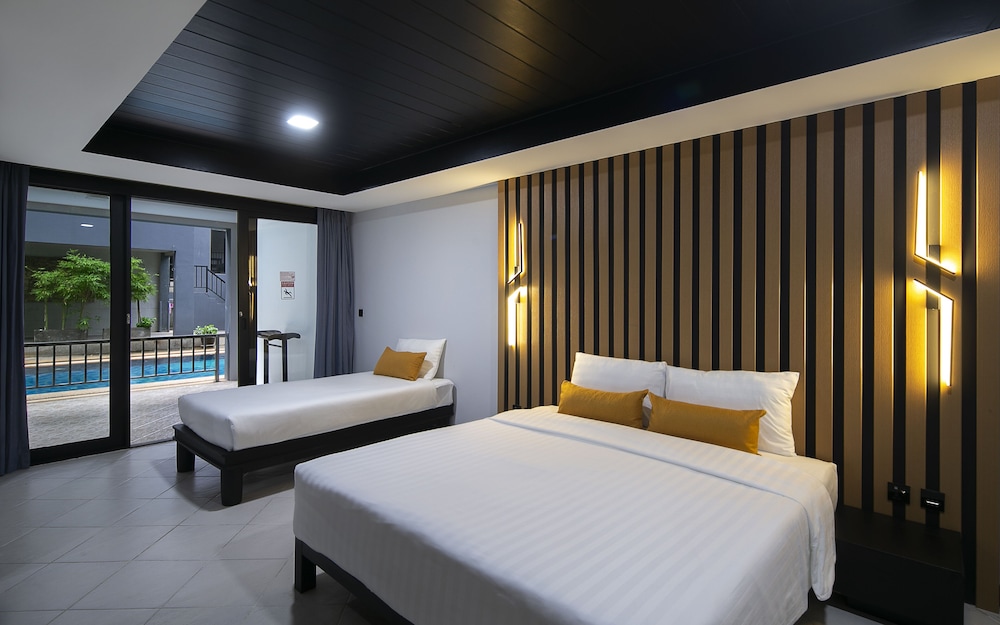 Deluxe Room, Pool Access - Photo 4