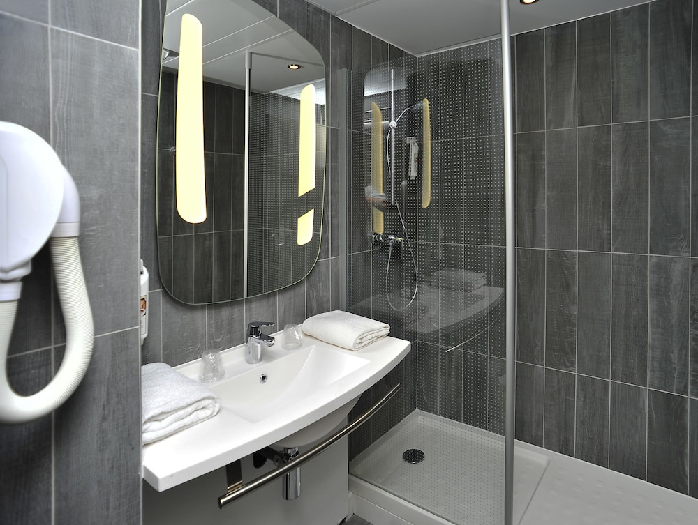 Standard Room, Multiple Beds - Photo 4