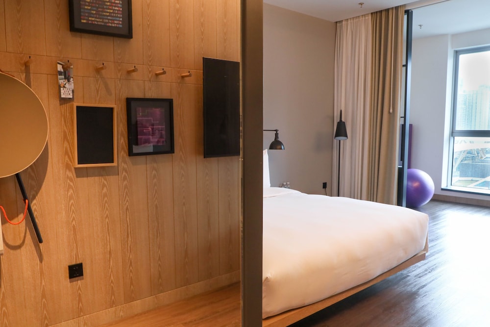 Room, 1 King Bed, City View - Photo 2