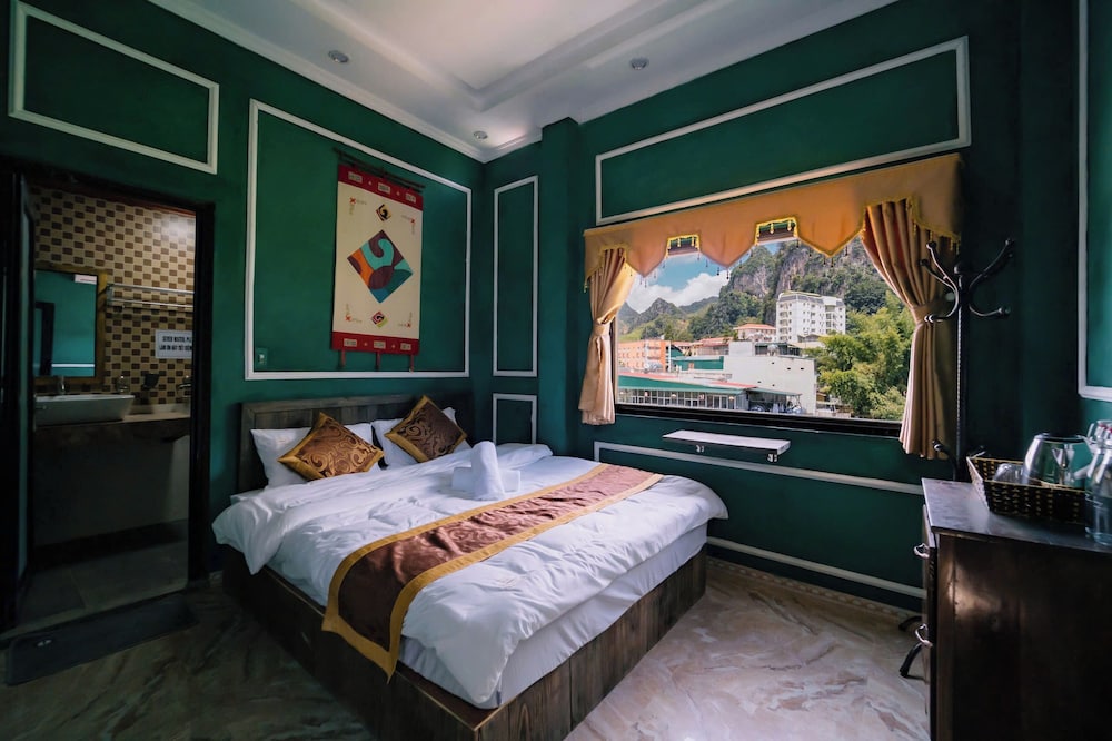 Luxury Double Room, 1 King Bed, Mountain View
