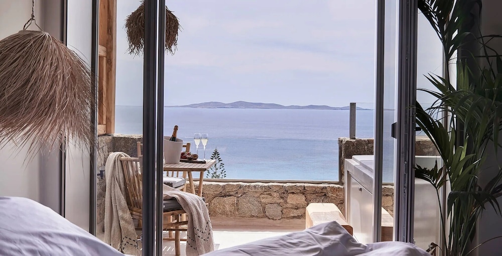 Delos Sea View Suite with Hot Tub - Photo 8