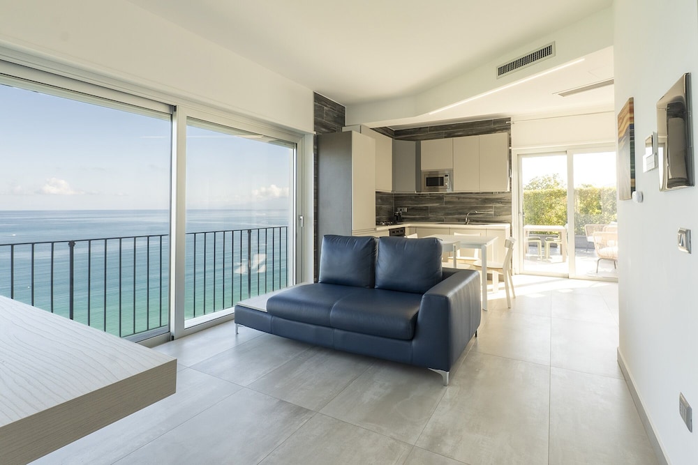 Classic Apartment, Partial Sea View photo 2