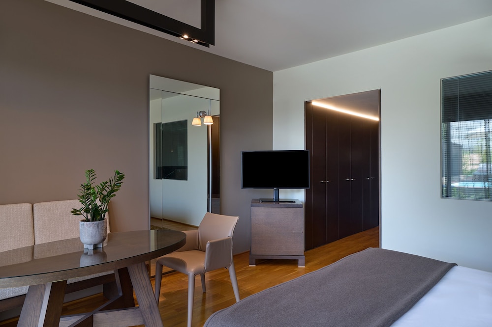 Executive Suite with private pool