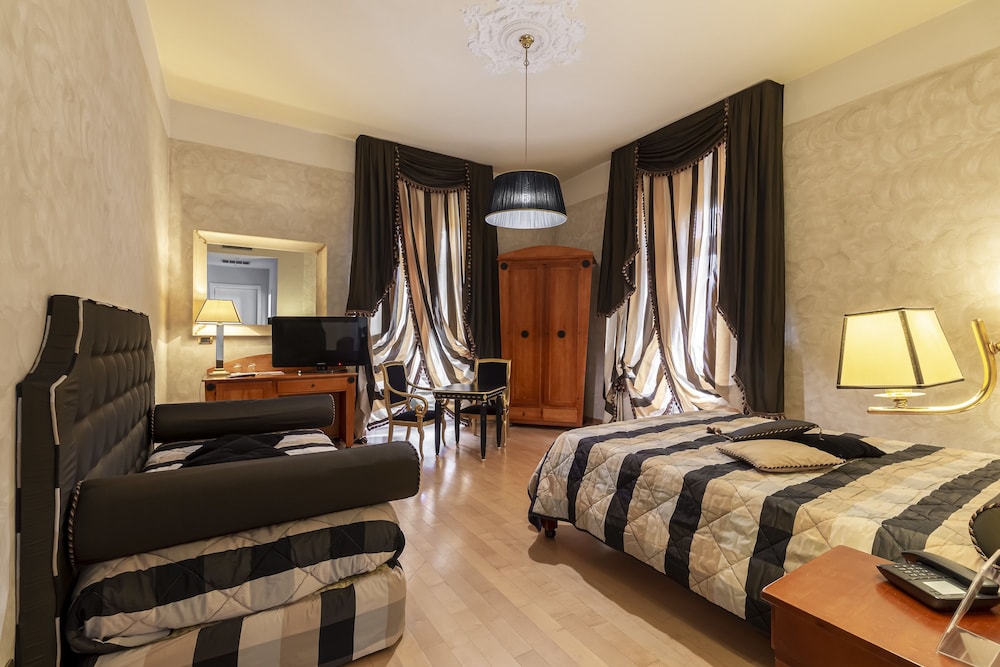 Quadruple Room - Photo 12