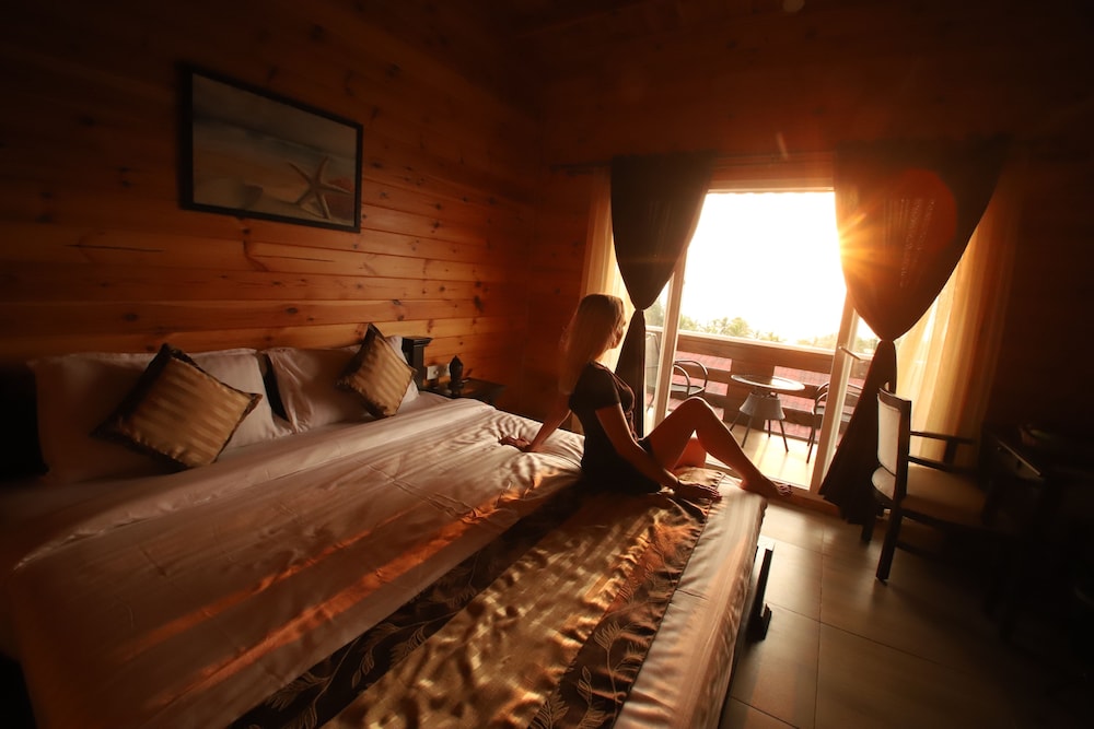 Regalia Bay View King Bed - Photo 8