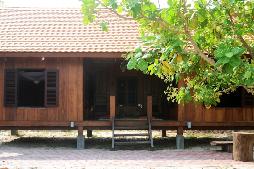 Wooden Bungalow (no hot water) photo 3