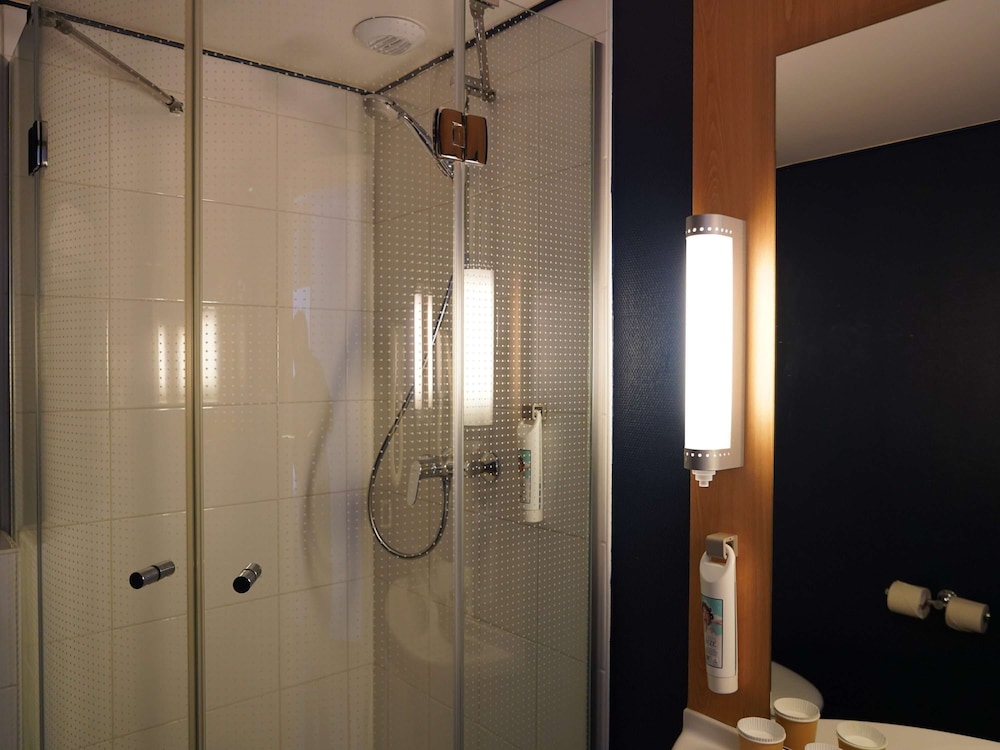 Standard Room, 2 Twin Beds - Photo 20